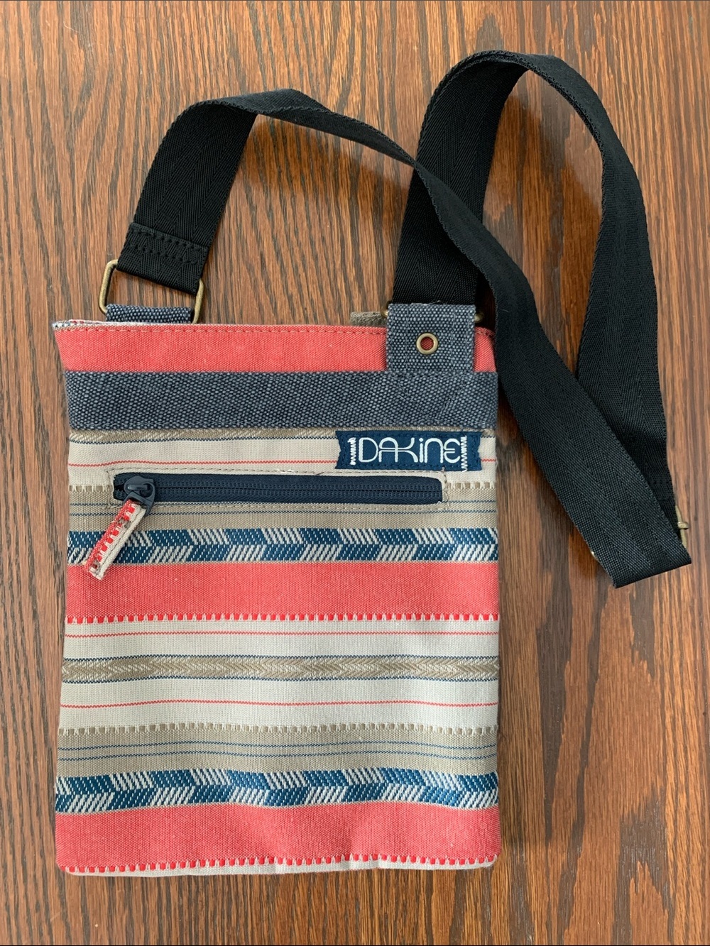 {Dakine} NWOT Red & Navy Striped Crossbody Bag